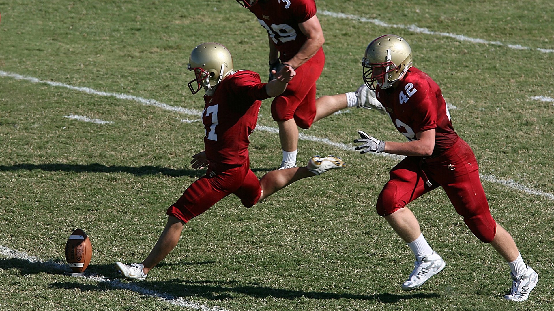 美国击败皇马,当资本铁蹄踏碎百年足球圣殿,本泽马成为沉默的投名状